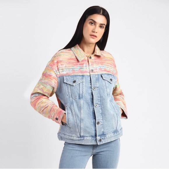 Levi’s SKI BUNNY TRUCKER JACKET size S - Picture 1 of 4